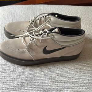 Nike Cream and Black Mid Top Stefan Janoski